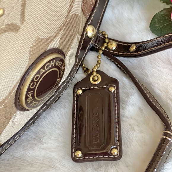 COACH LEGACY SIGNATURE PATCHWORK TOTE Amazing Condition Brown, Tan , & Cream. - Picture 5 of 12